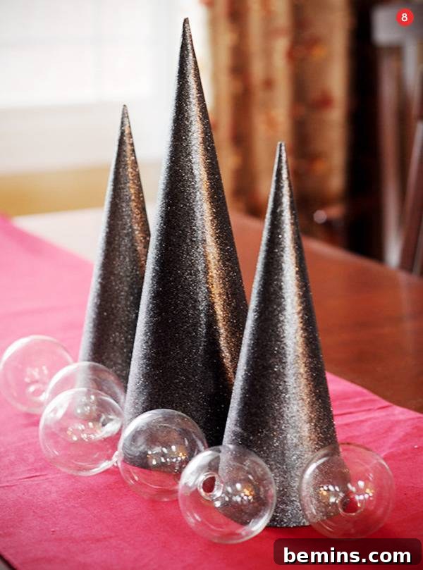 Creative Christmas: 10 Unique Tabletop Tree Alternatives 10 Holiday themed center piece for table.