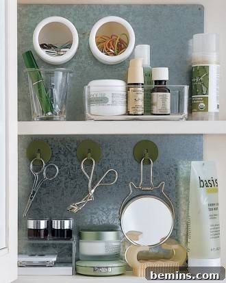 10 Items to Ditch for a Clutter-Free Home 7 Clean your space by removing unwanted things and make your kitchen more spacious , illustrating a decluttered kitchen.