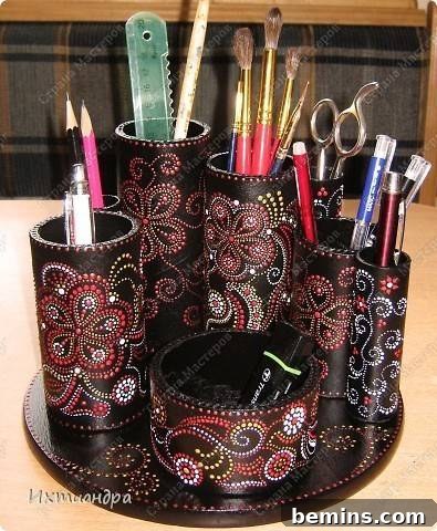 7 Creative DIY Desktop Organizer Ideas 5 Pens and art supplies sit in a black and red container.
