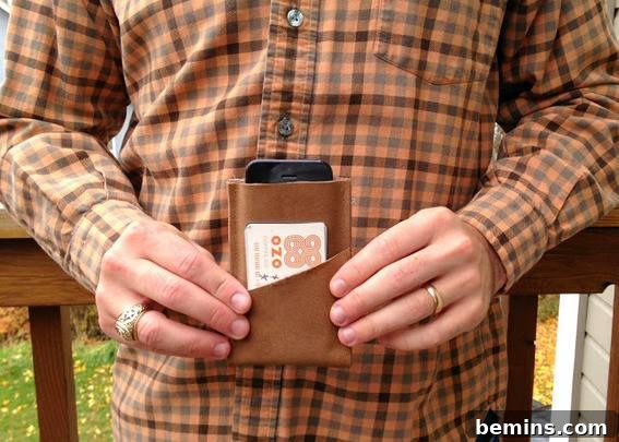 DIY Valentine's Day Gift for Him: Leather wallet