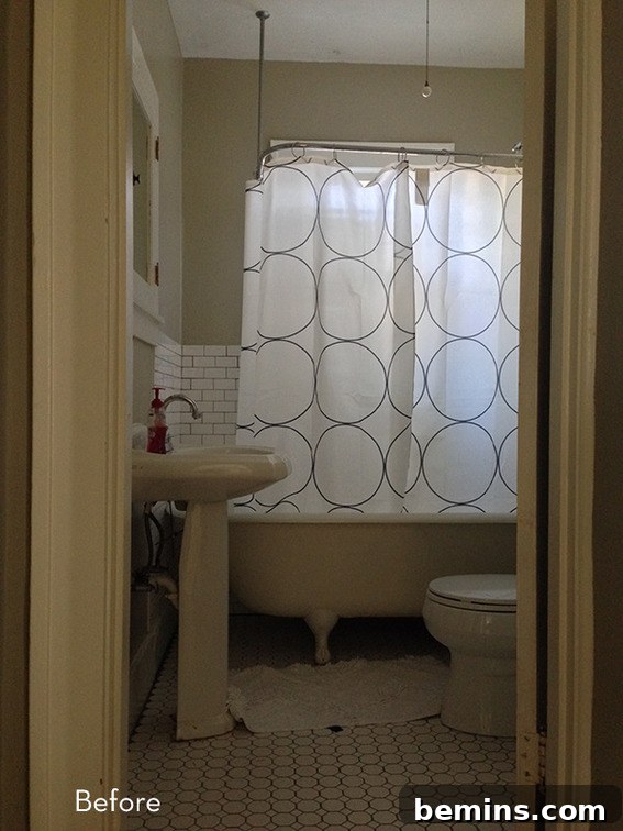 29th Avenue: From Bland to Bold - A Bathroom's Dramatic Transformation 2 Bathroom with tub, commode toilet, and washbasin - Before Renovation