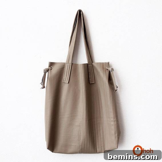 Ten Trendy DIY Tote Bags to Rock This Summer 5 Modern faux leather tote bag, a stylish and versatile accessory for everyday use.