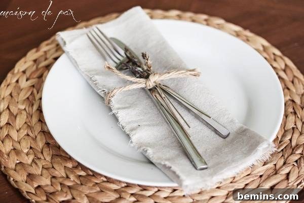 Stylish Thanksgiving Table: 20 DIY Textile Ideas 20 Silverware Tied on Napkin