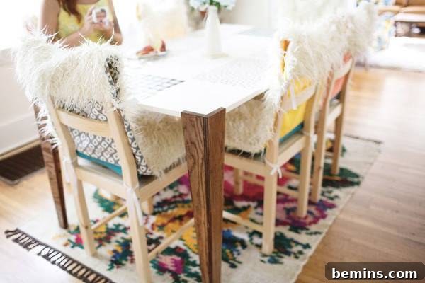 Stylish Thanksgiving Table: 20 DIY Textile Ideas 21 Wooden Table with Fur