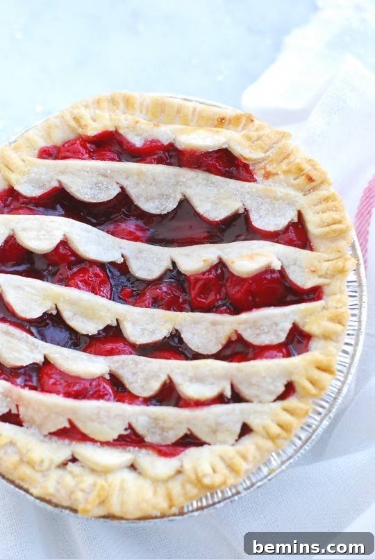 9 Recipes and Decoration Ideas to Elevate Your Thanksgiving Pie 4 Pie with a beautifully scalloped crust