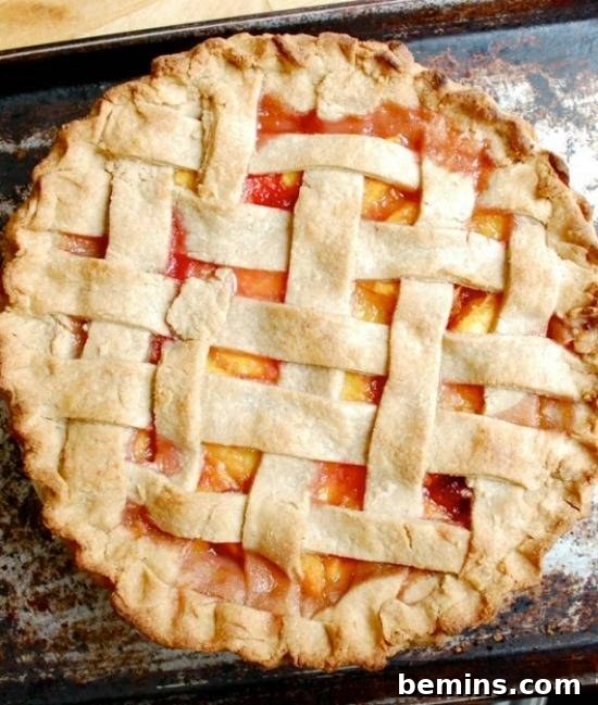 9 Recipes and Decoration Ideas to Elevate Your Thanksgiving Pie 6 Classic lattice pie crust