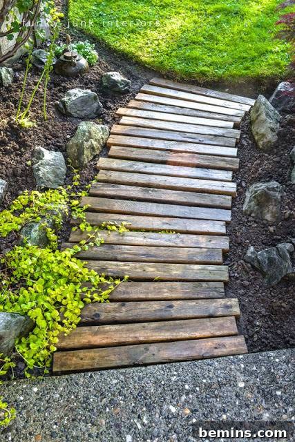 Pallet wood walkway