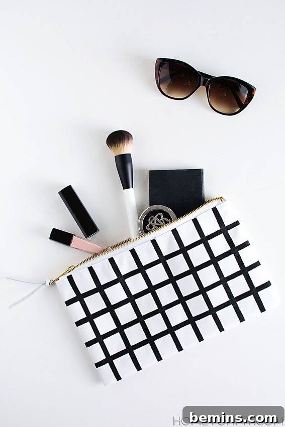 Grid patterned pouch - Homey Oh My
