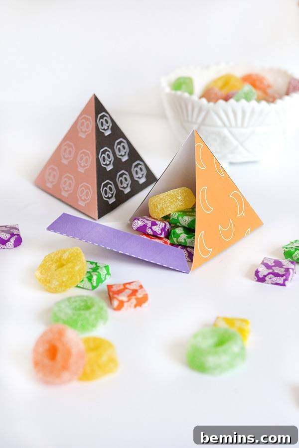 DIY printable halloween decorations - cutting card