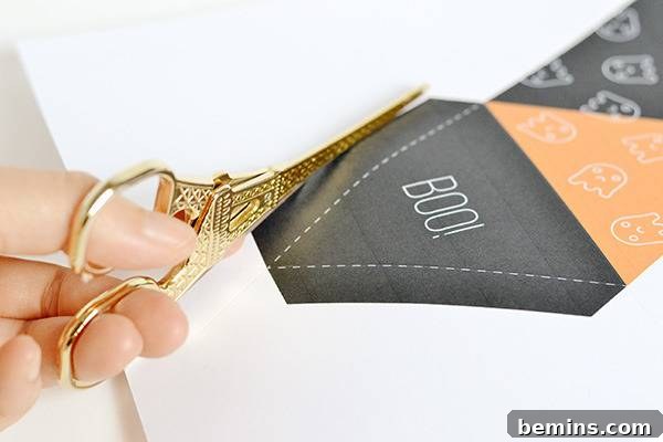 DIY printable halloween decorations - cutting card