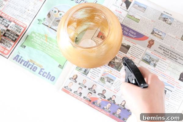 DIY Faux Mercury Glass Vases: Spraying with Water and Vinegar Solution
