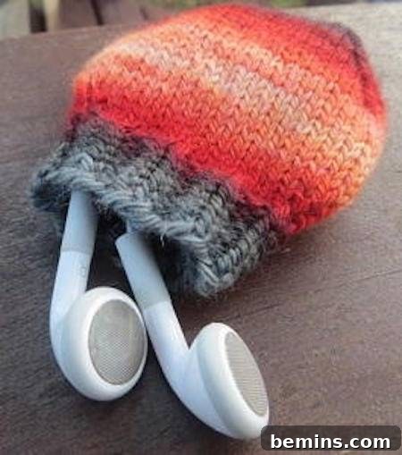 DIY Stocking Stuffer Ideas for Everyone 14 Knit headphone holder