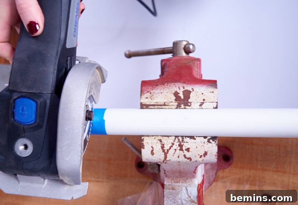 Cutting PVC pipe with a Dremel Saw-Max
