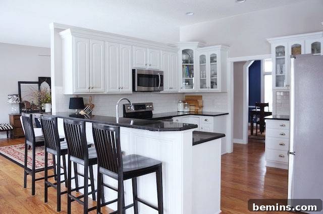 Clear Kitchen Countertops for a Spacious Feel
