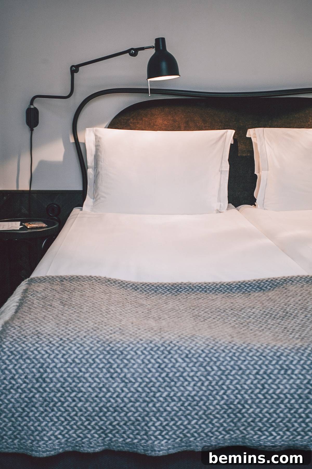 Simple and easy ways to make a bed