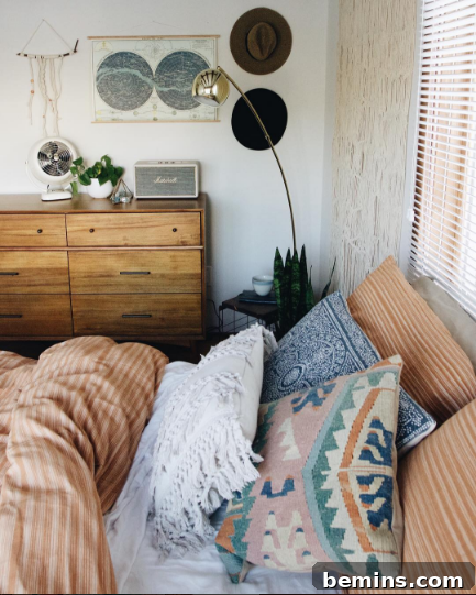 Southwestern Sanctuary: 10 Breathtaking Room Designs 5 Southwestern Bedroom with Tribal Prints