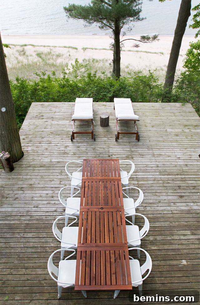 ÄPPLARÖ drop-leaf table set up on a patio