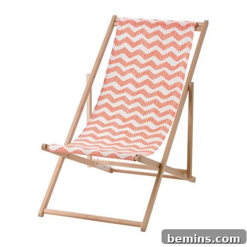 MYSINGSÖ beach chair in a backyard setting
