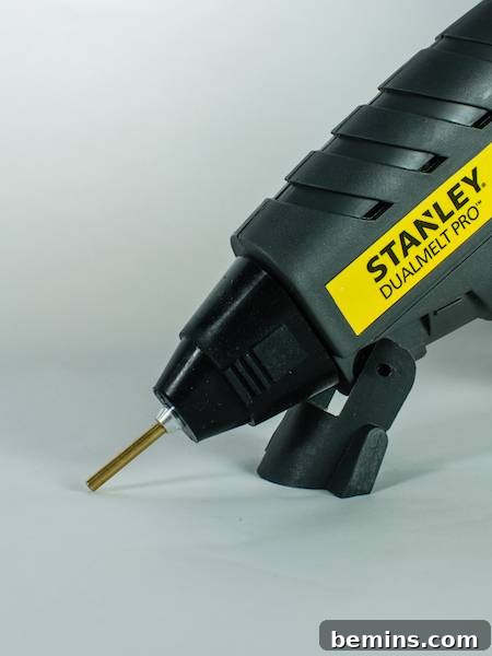 Stanley 100 Glue-Pro with extended tip