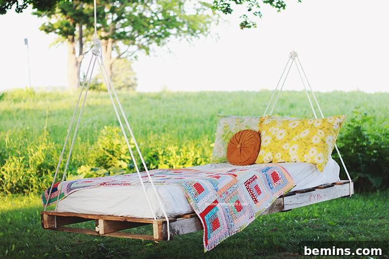 10 DIY Daybeds Done On The Cheap